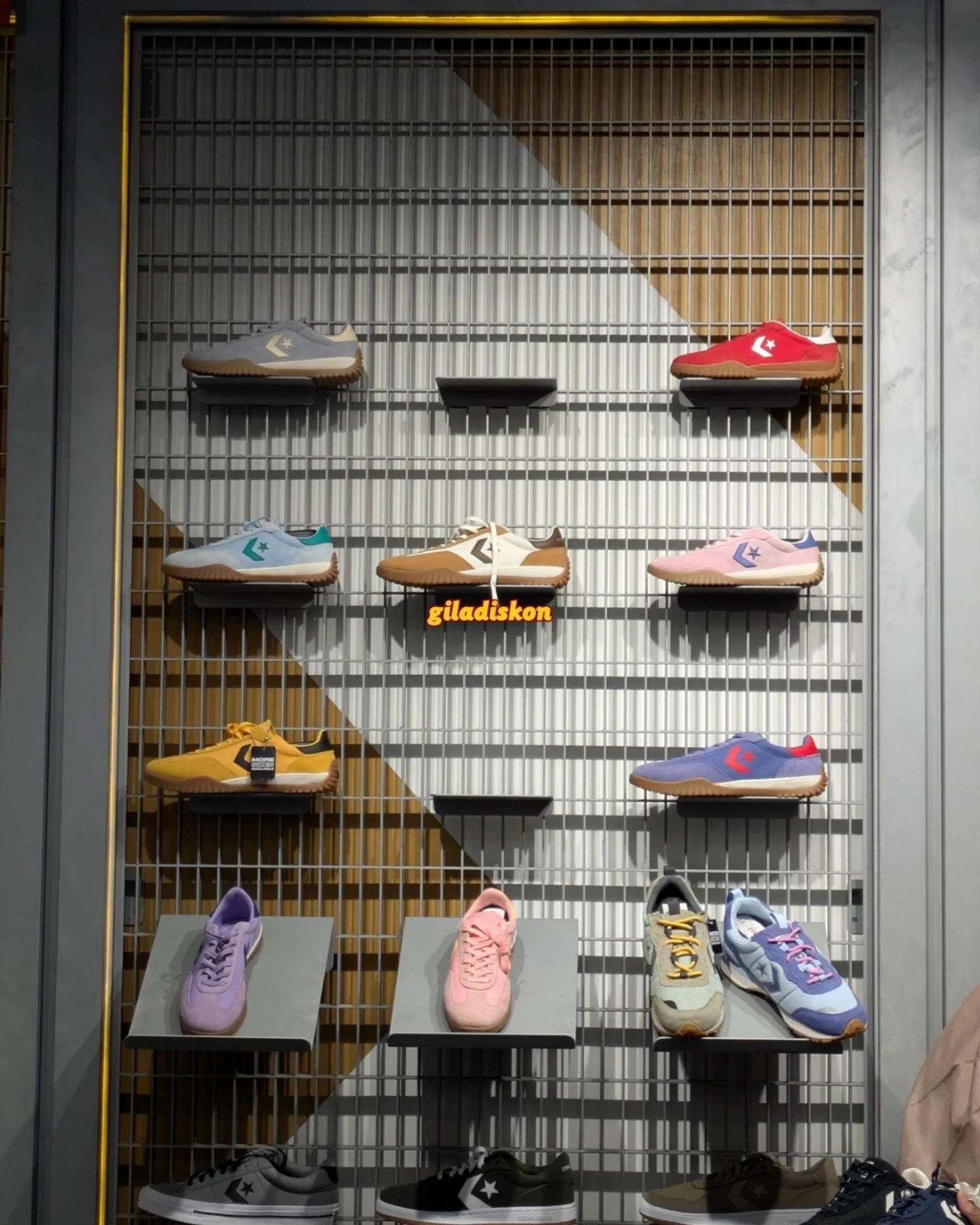 Converse Indonesia: Buy 1 Get 1 Semua Item sampai 1 Juni - Image 5
