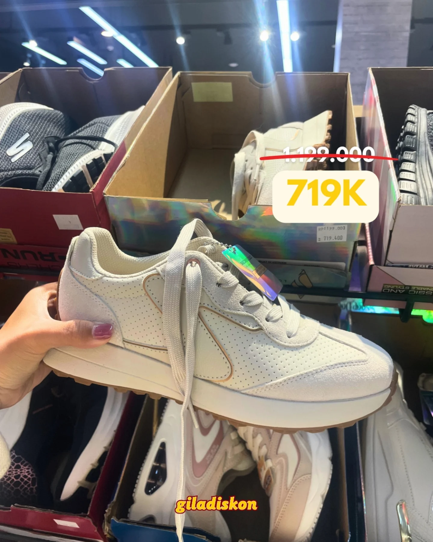 Skechers Sale hingga 50% + Mulai Rp200rb di Villaggio Outlets - Image 2