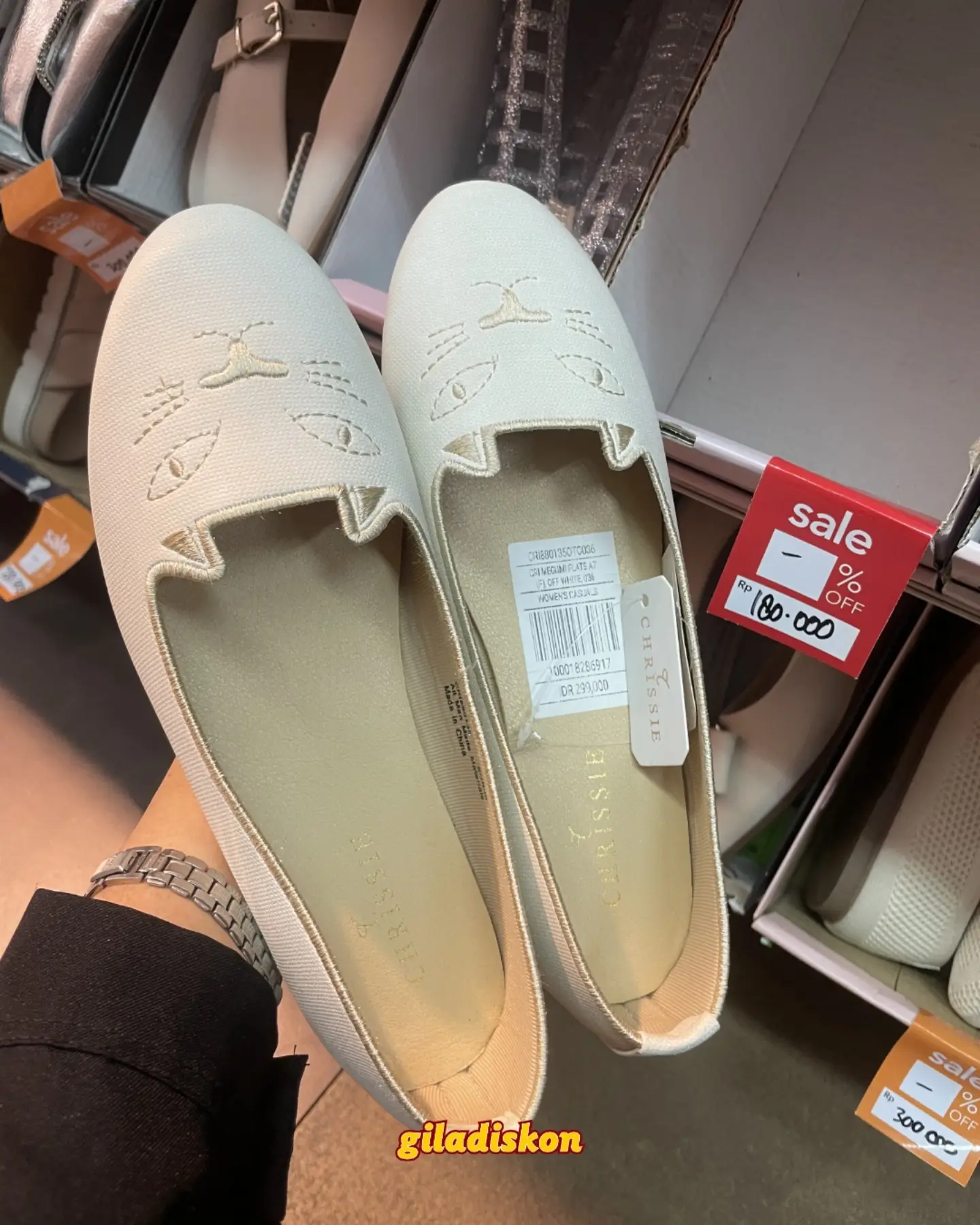 Diskon berlimpah + ekstra beli 2 item di Payless - Image 8