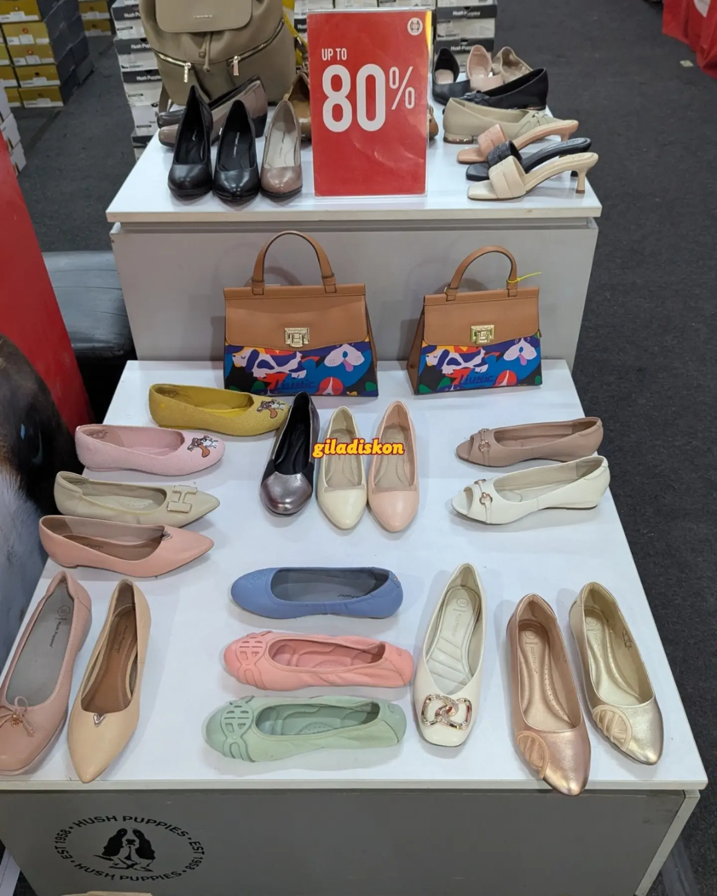 Hush Puppies Cuci Gudang Diskon 80% Green Pramuka Square - Image 5