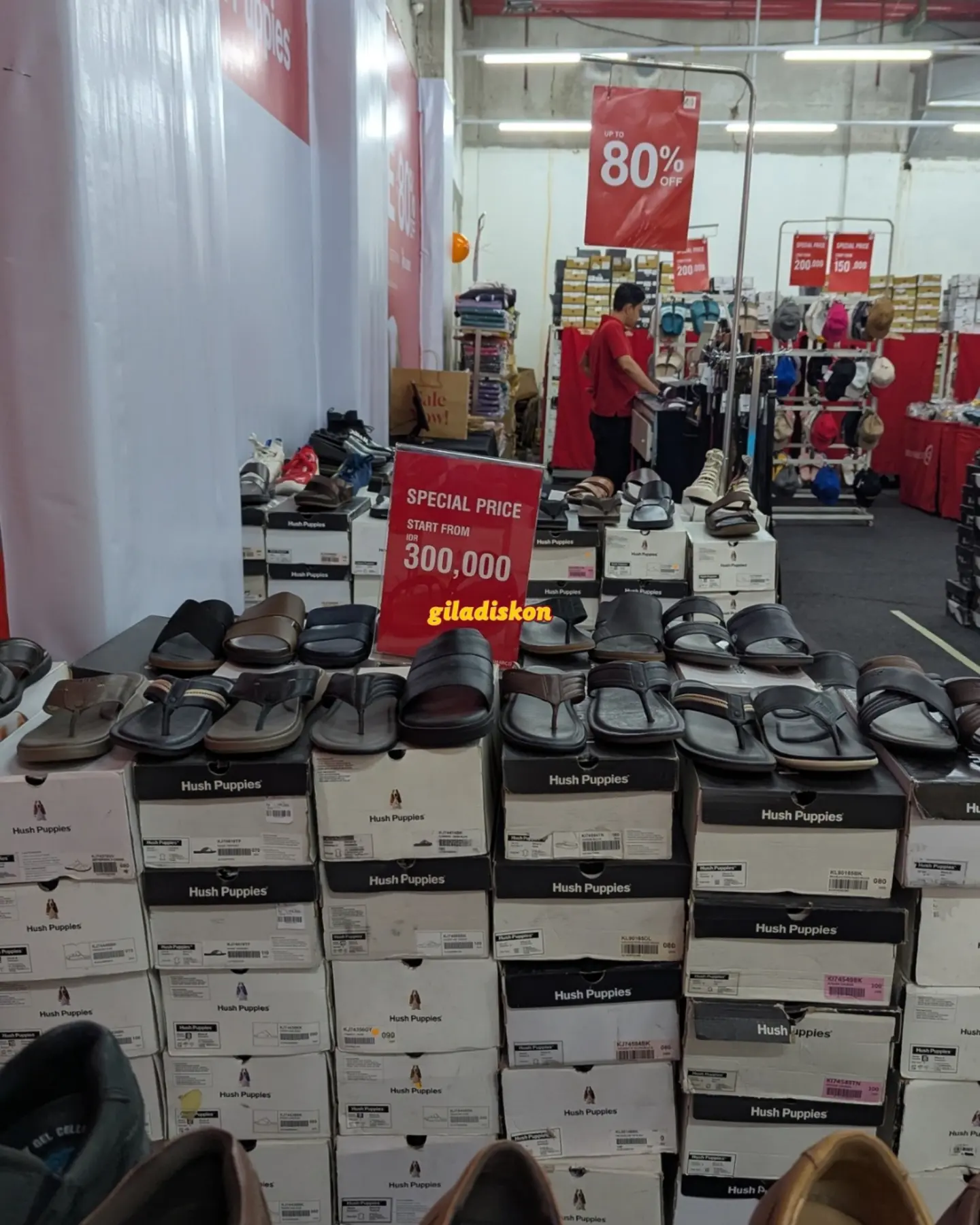 Hush Puppies Cuci Gudang Diskon 80% Green Pramuka Square - Image 6