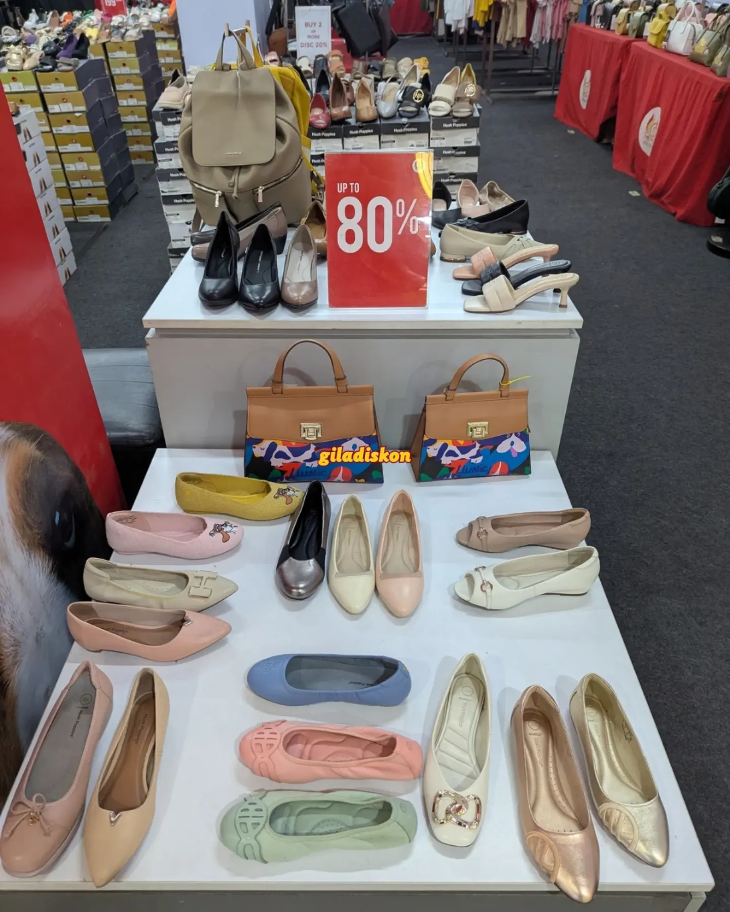 Hush Puppies Cuci Gudang Diskon 80% Green Pramuka Square - Image 8