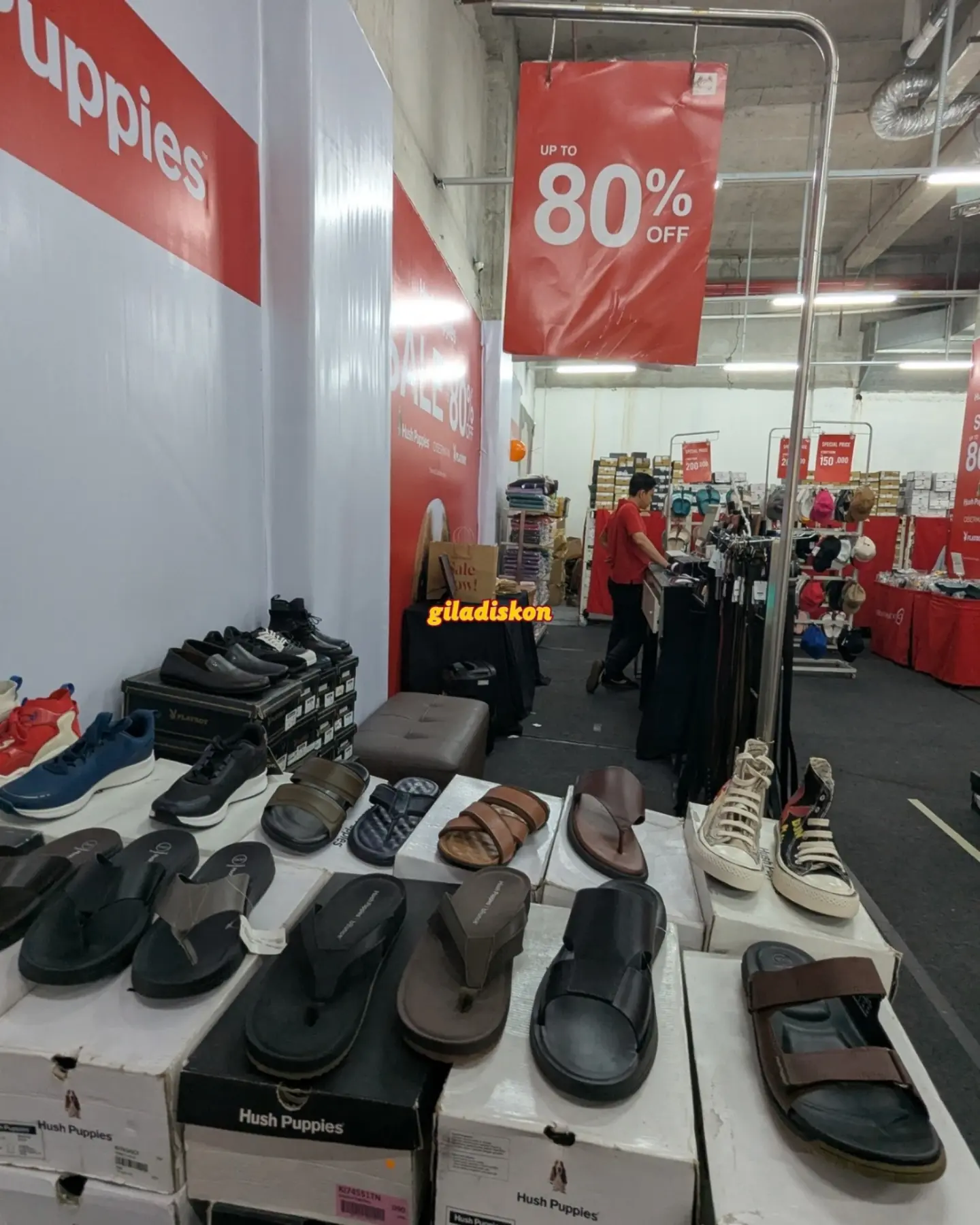 Hush Puppies Cuci Gudang Diskon 80% Green Pramuka Square - Image 4