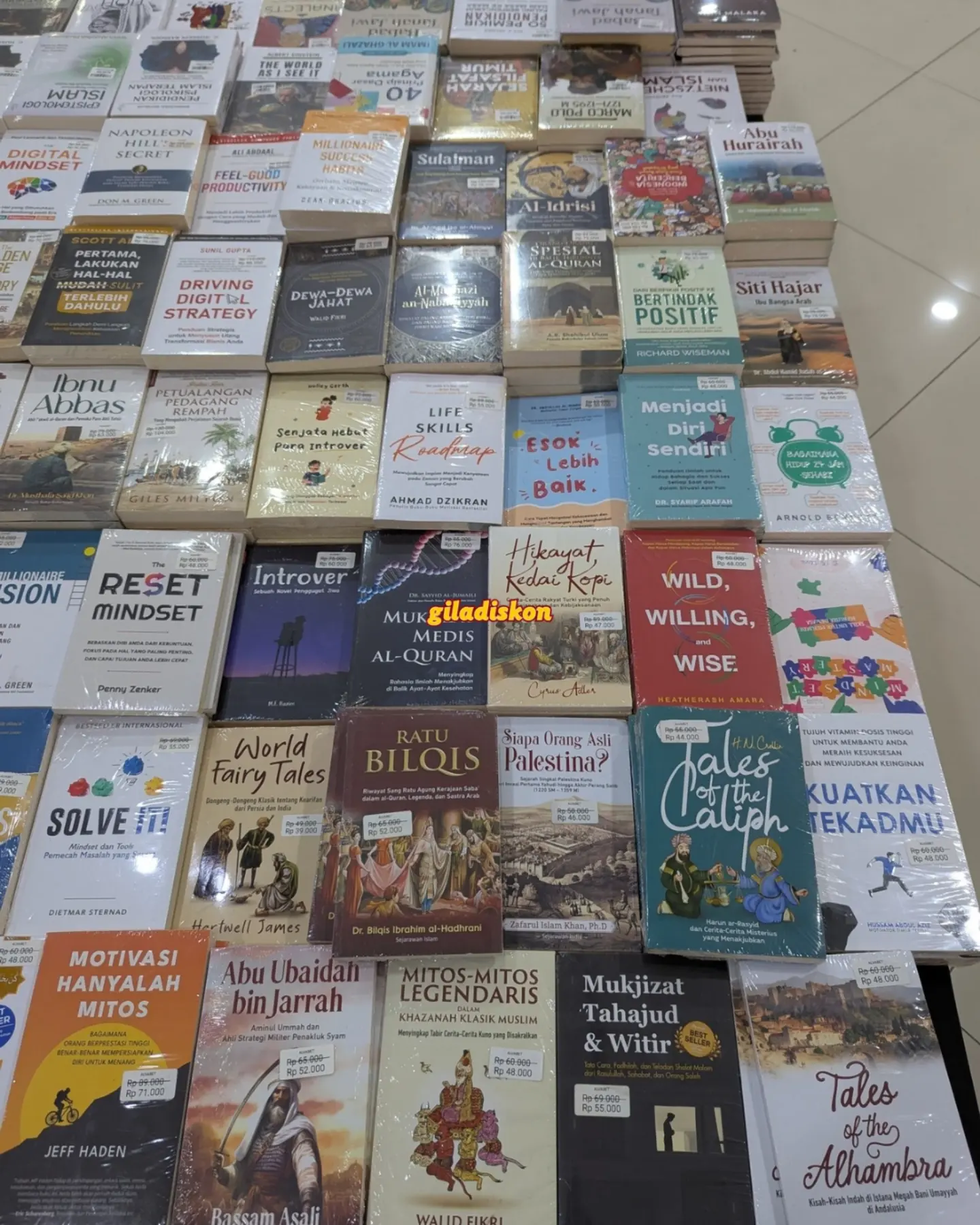Diskon Buku hingga 90% di Pasar Literasi Green Pramuka - Image 8