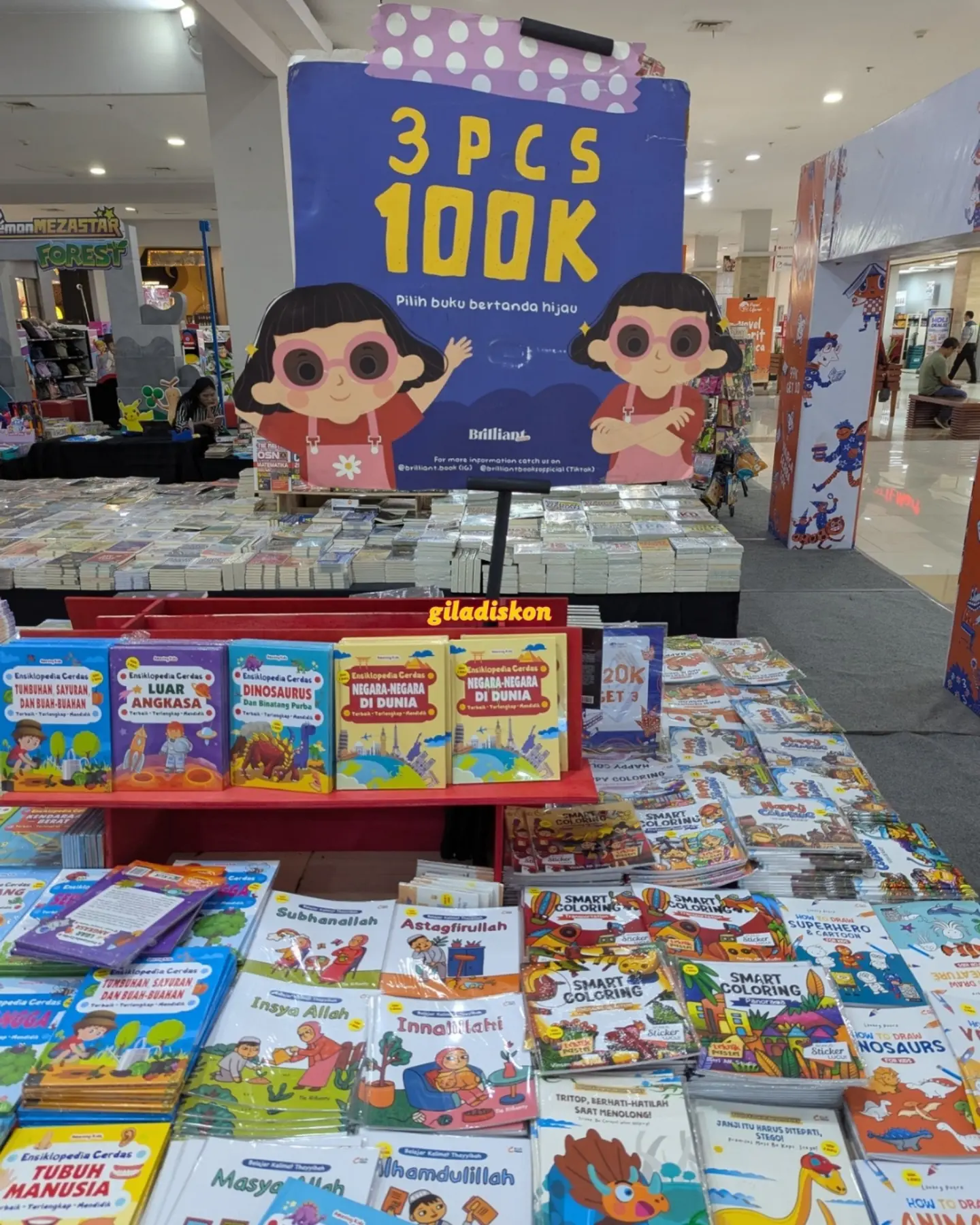 Diskon Buku hingga 90% di Pasar Literasi Green Pramuka - Image 2