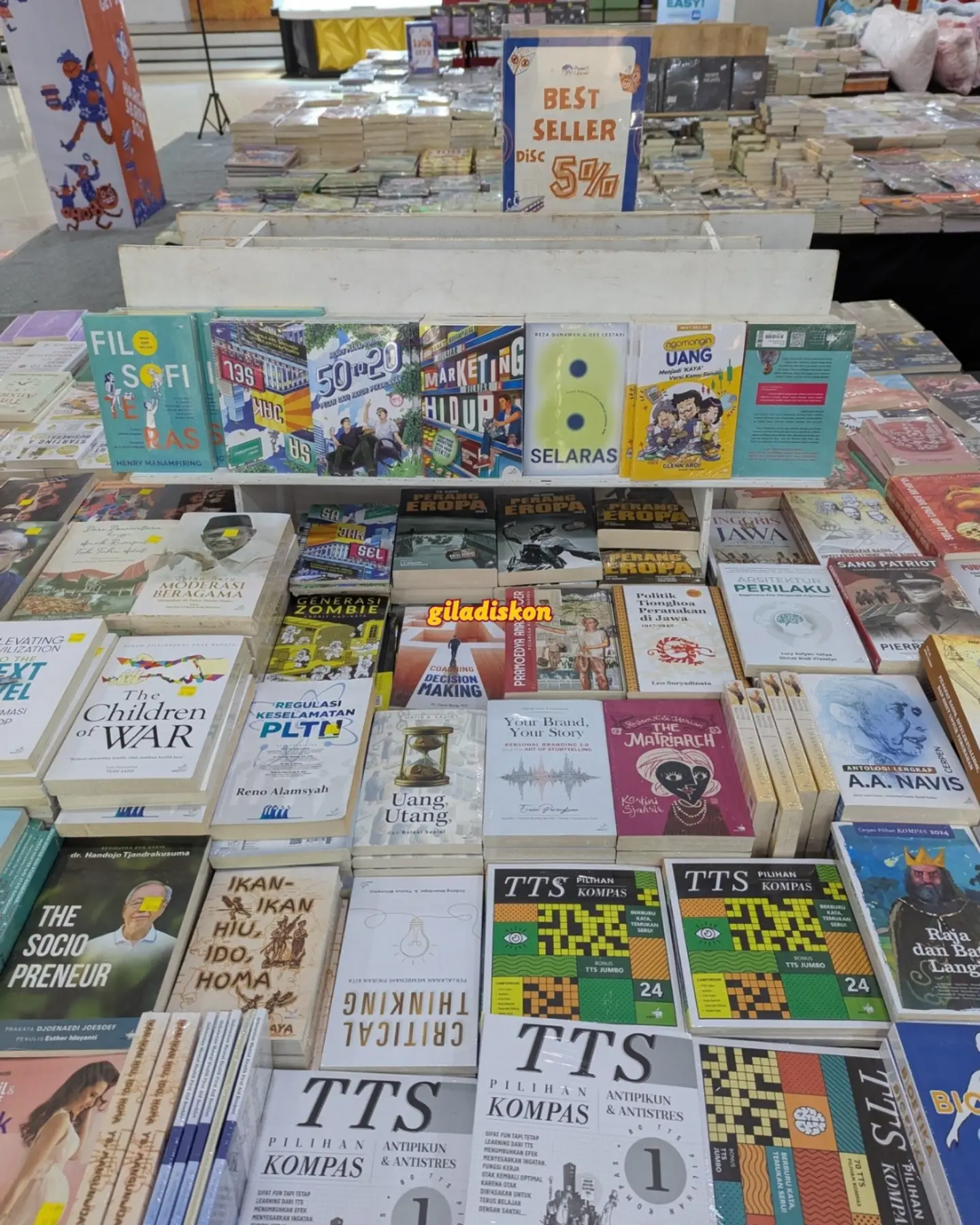 Diskon Buku hingga 90% di Pasar Literasi Green Pramuka - Image 5