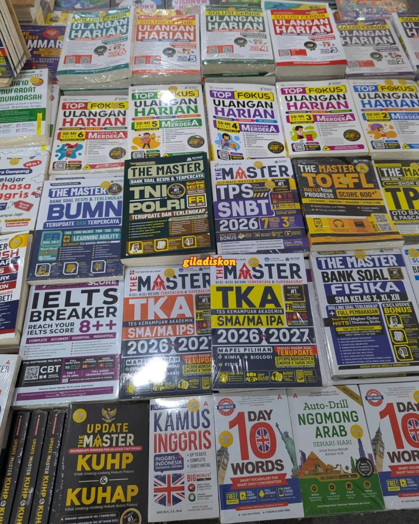 Diskon Buku hingga 90% di Pasar Literasi Green Pramuka - Image 10