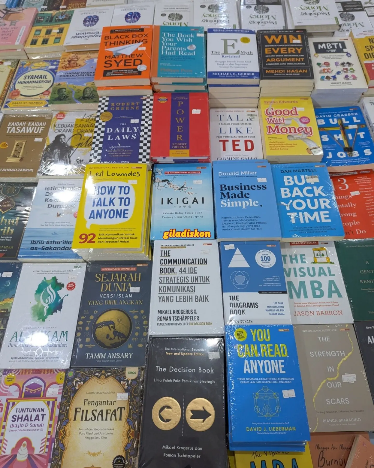 Diskon Buku hingga 90% di Pasar Literasi Green Pramuka - Image 7