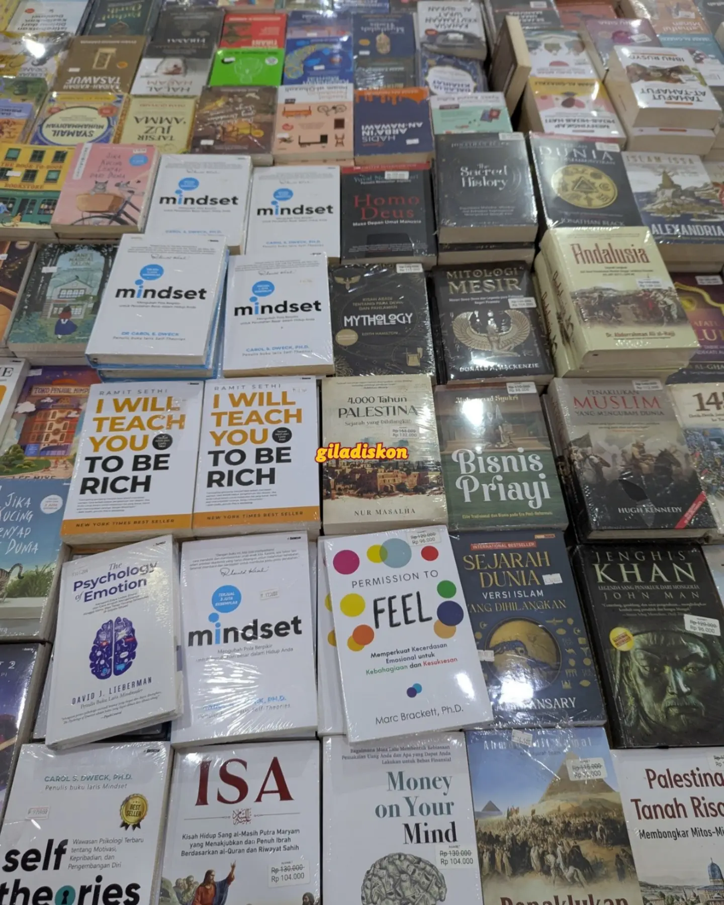 Diskon Buku hingga 90% di Pasar Literasi Green Pramuka - Image 6