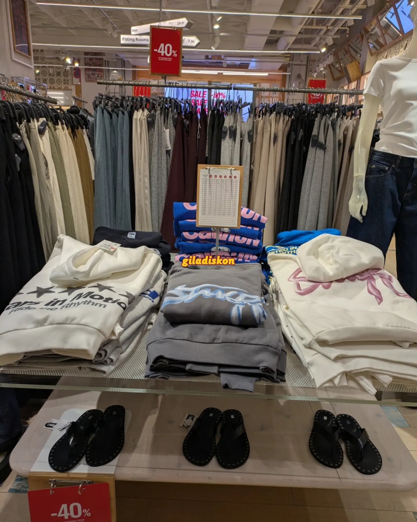 Diskon hingga 50% Produk Pilihan Pull & Bear - Image 2